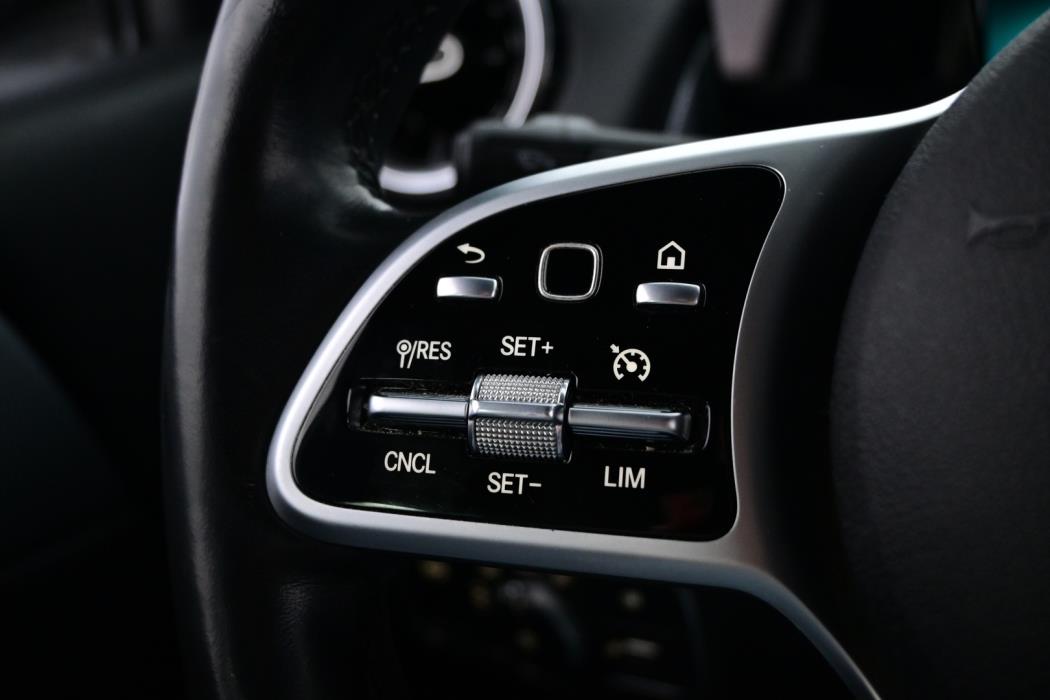 MERCEDES-BENZ GLB 2021