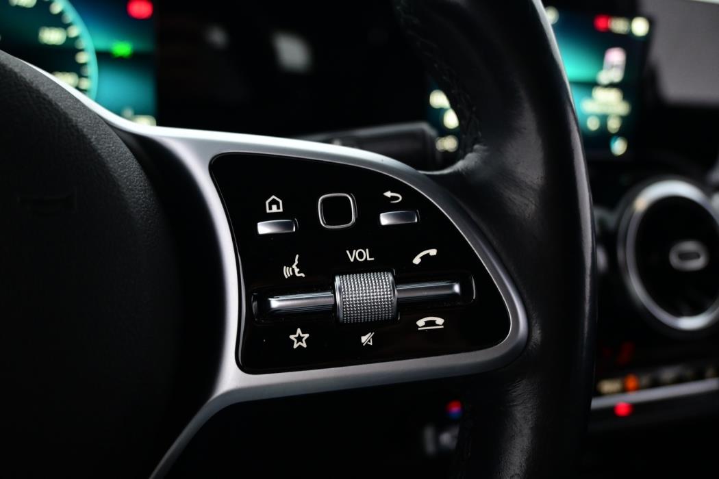 MERCEDES-BENZ GLB 2021