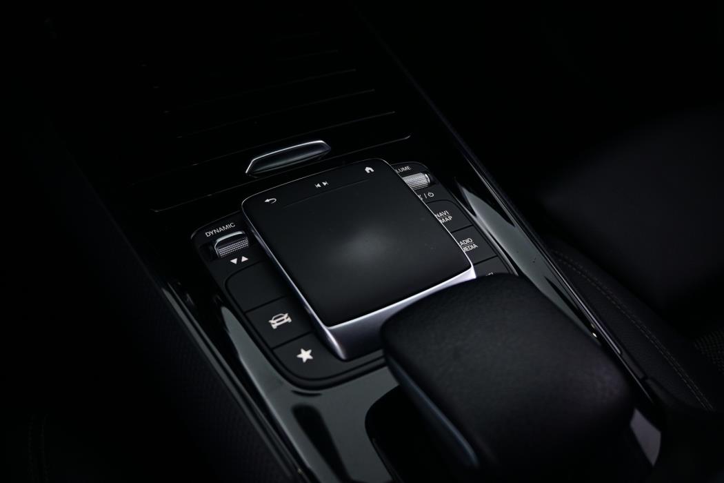 MERCEDES-BENZ GLB 2021