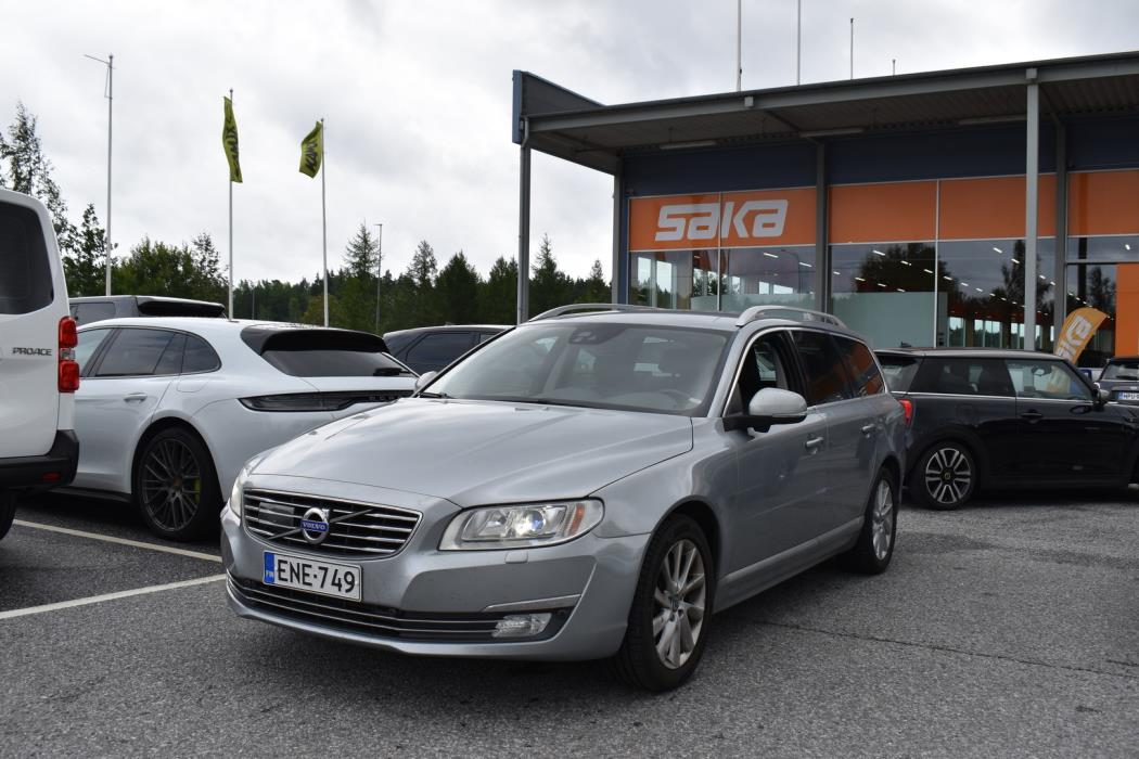 VOLVO V70 2015