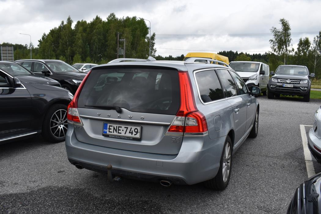 VOLVO V70 2015