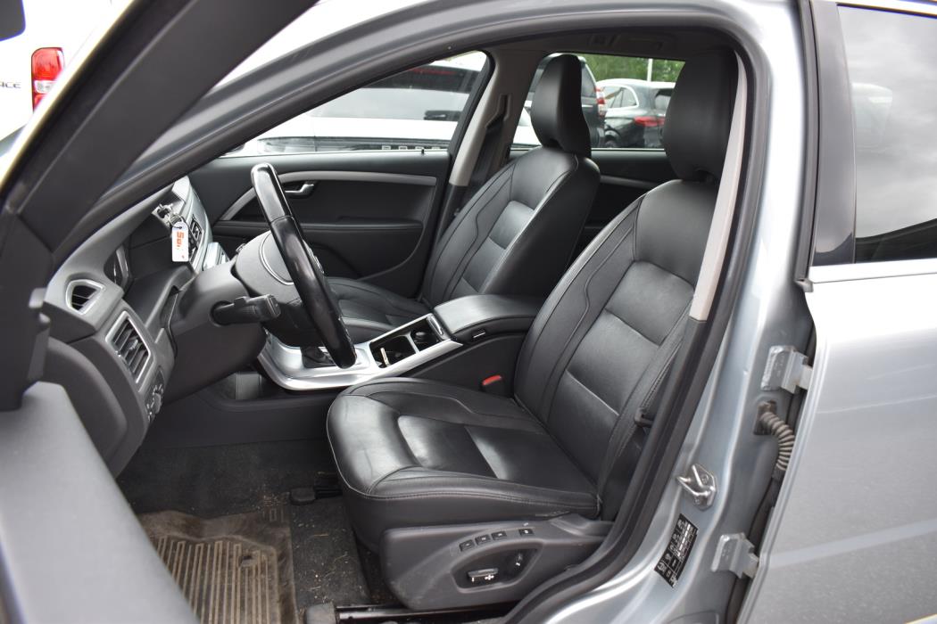 VOLVO V70 2015