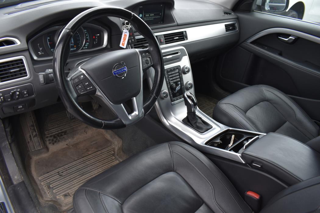 VOLVO V70 2015