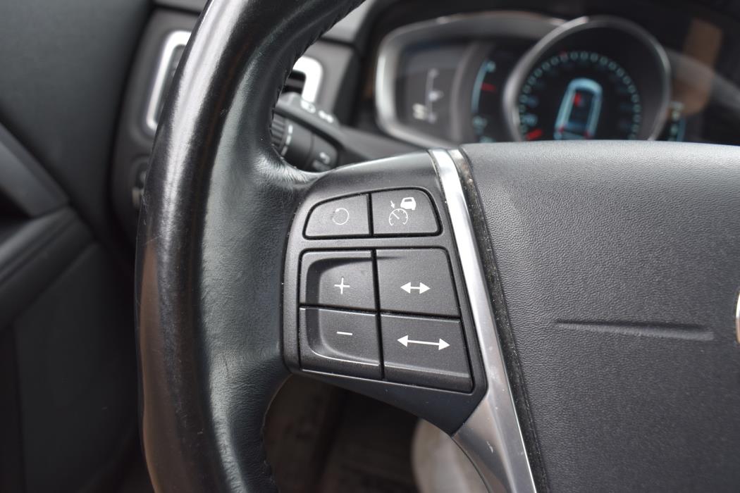 VOLVO V70 2015