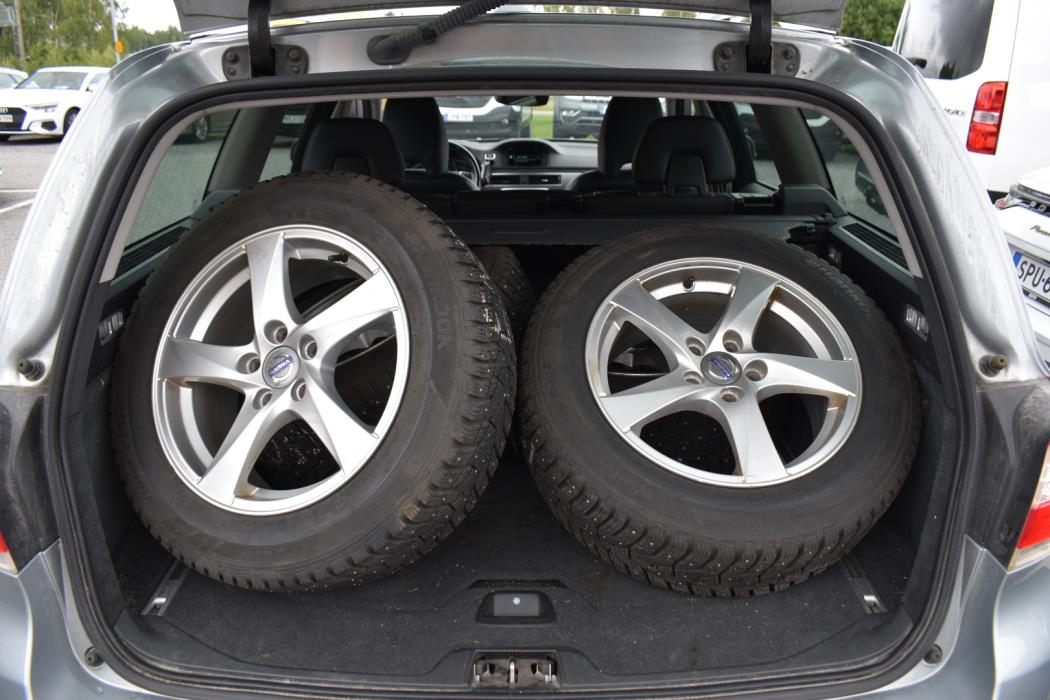 VOLVO V70 2015