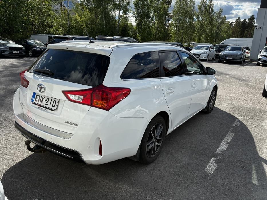 TOYOTA Auris 2015