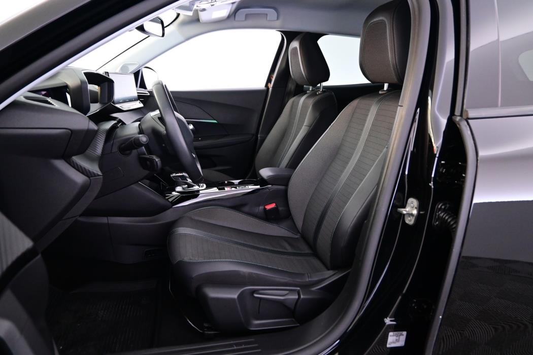 PEUGEOT e-2008 2022