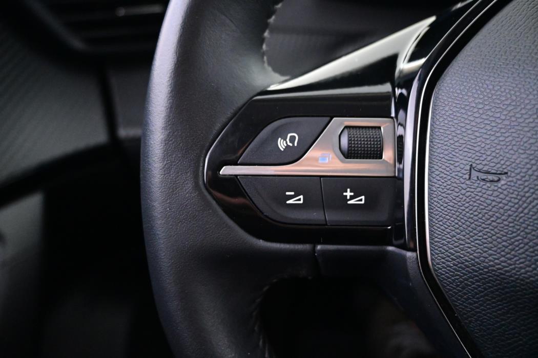 PEUGEOT e-2008 2022