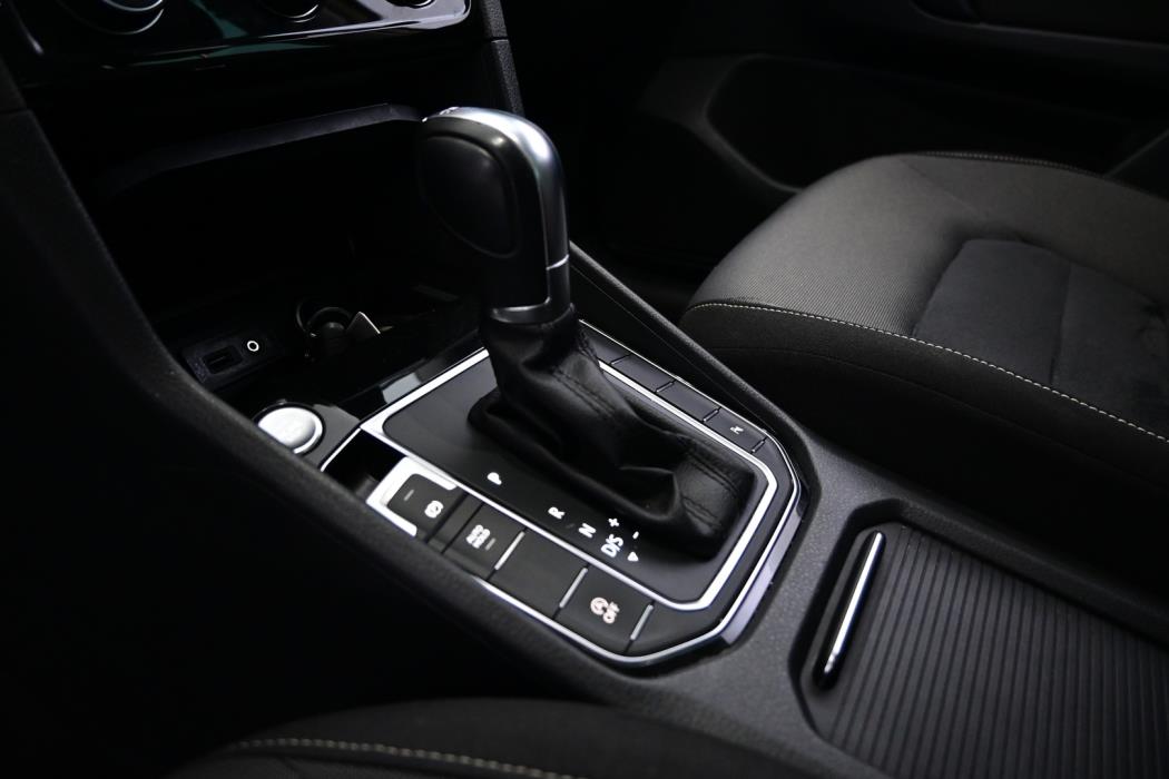 VOLKSWAGEN Golf Sportsvan 2016