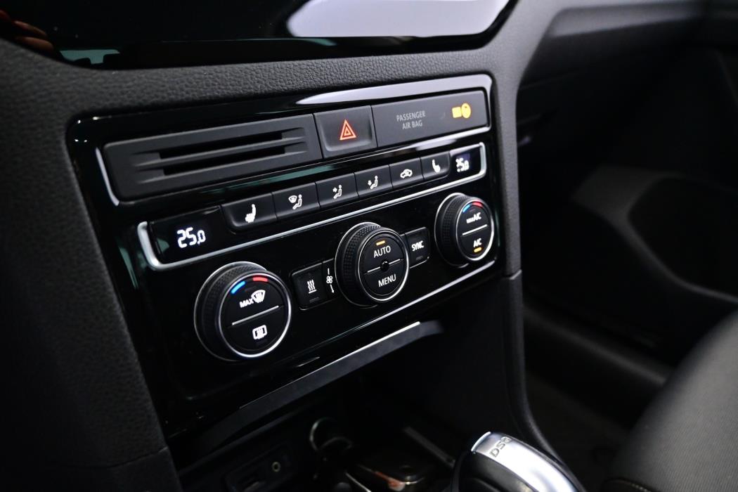 VOLKSWAGEN Golf Sportsvan 2016