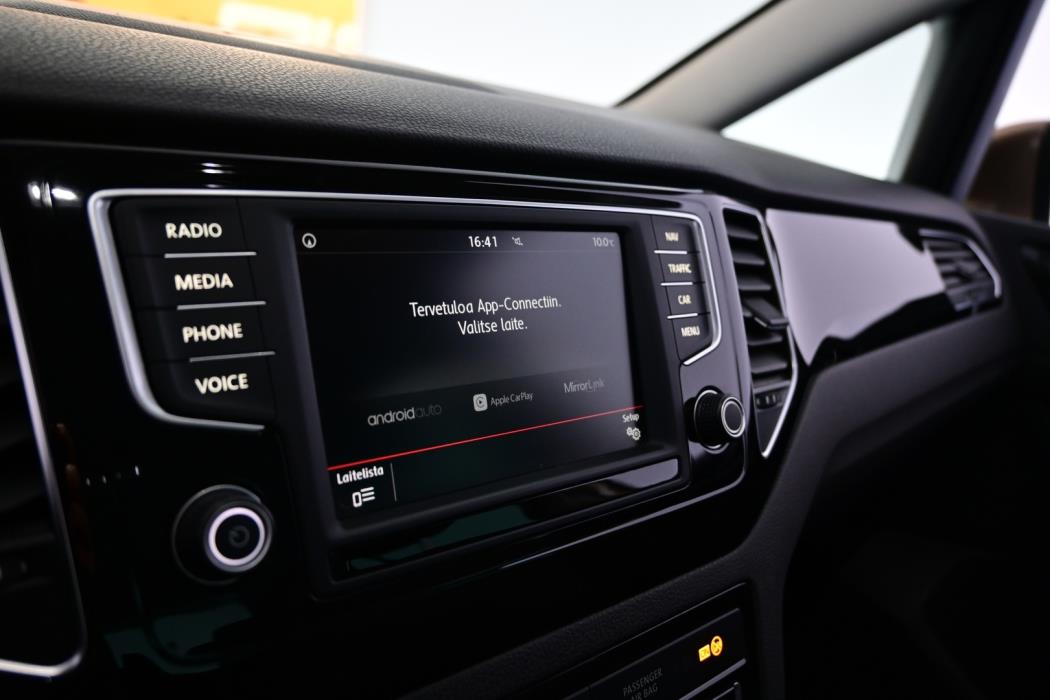 VOLKSWAGEN Golf Sportsvan 2016