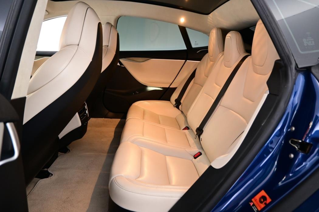 TESLA Model S 2018
