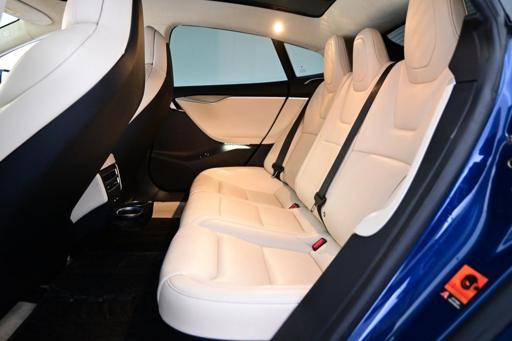 TESLA Model S 2018