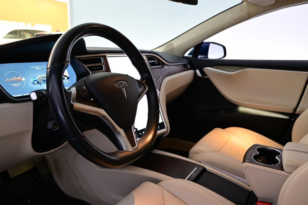 TESLA Model S 2018