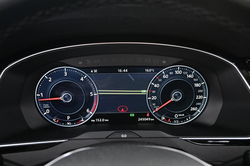 VOLKSWAGEN Passat 2016