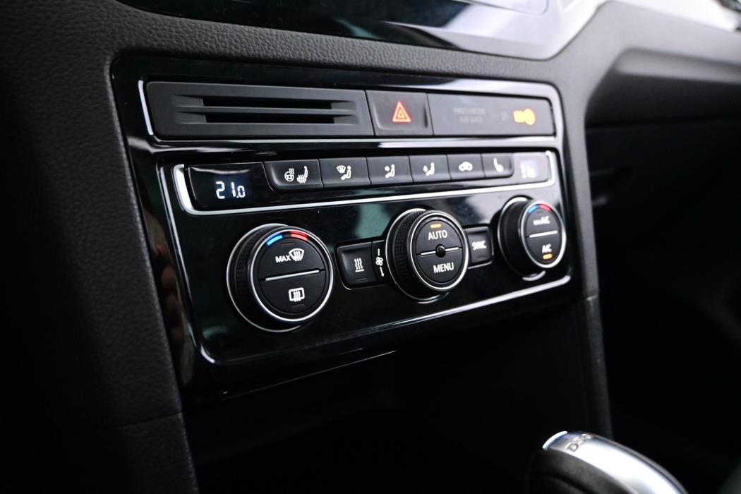 VOLKSWAGEN Golf Sportsvan 2015
