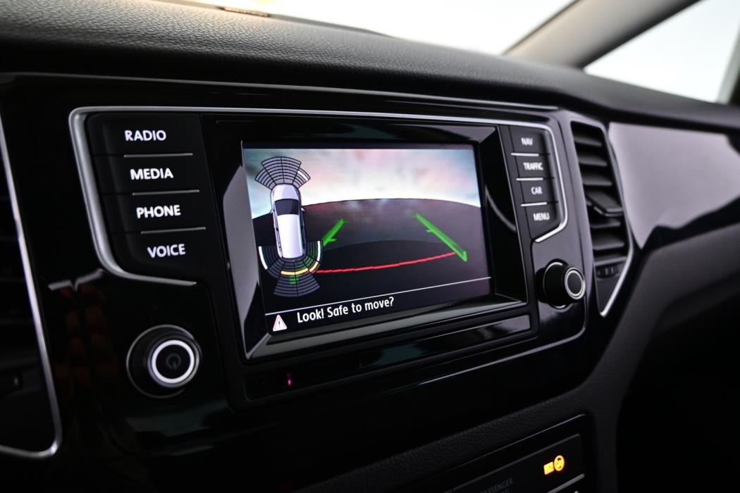 VOLKSWAGEN Golf Sportsvan 2015