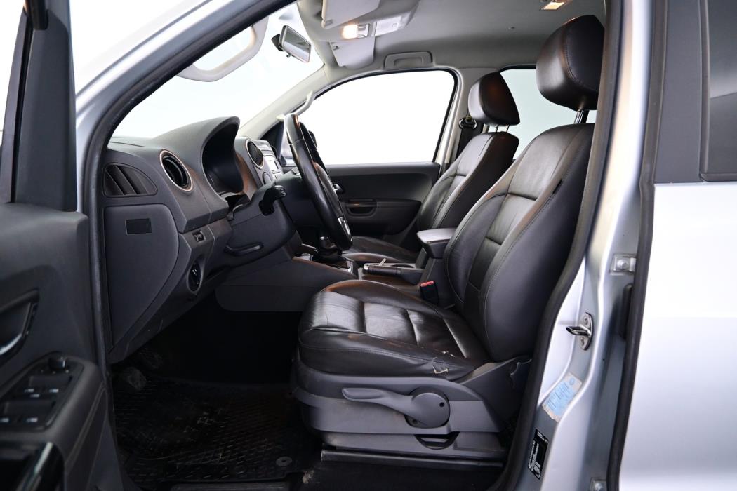 VOLKSWAGEN Amarok 2011