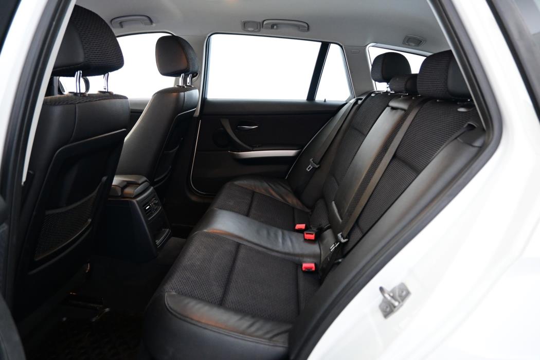 BMW 320 2011