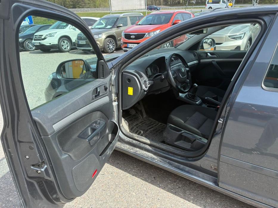 SKODA Octavia 2011