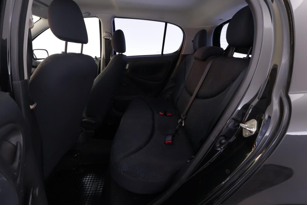 TOYOTA Yaris 2003