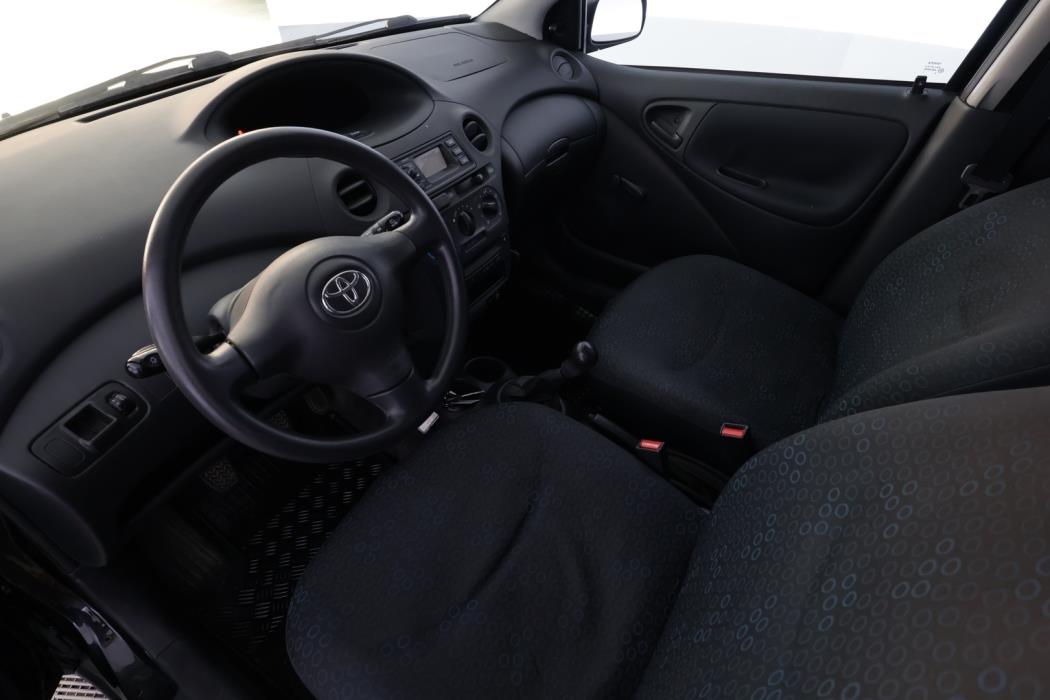 TOYOTA Yaris 2003
