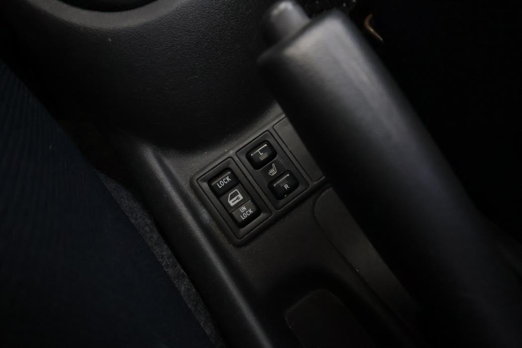TOYOTA Yaris 2003