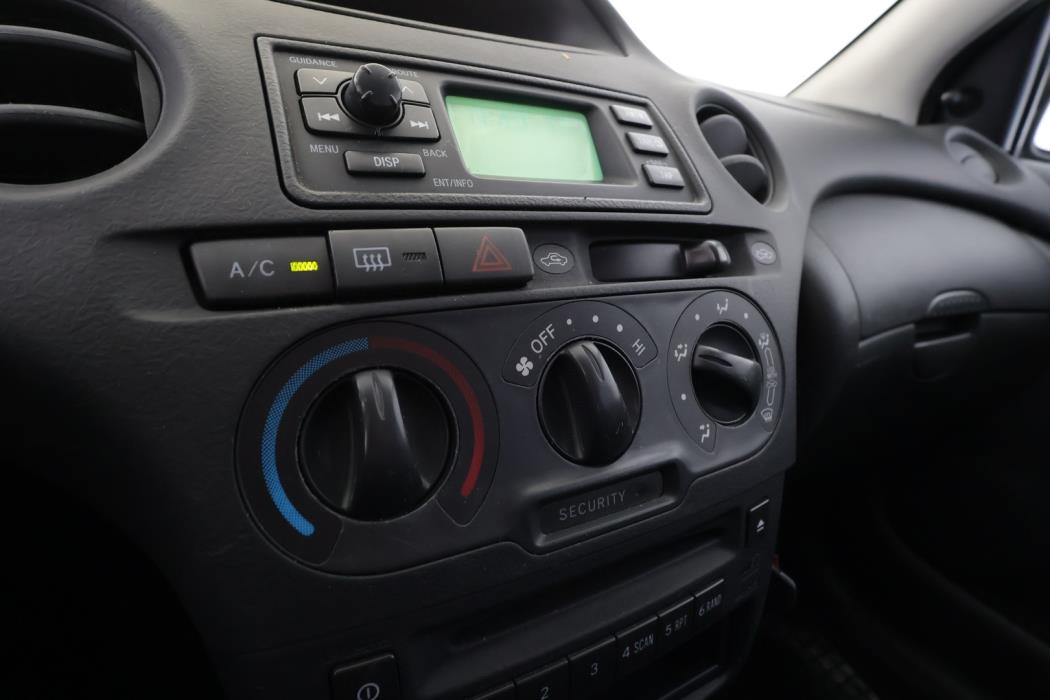 TOYOTA Yaris 2003