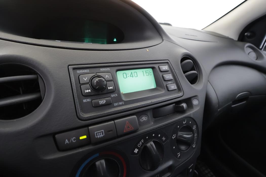 TOYOTA Yaris 2003