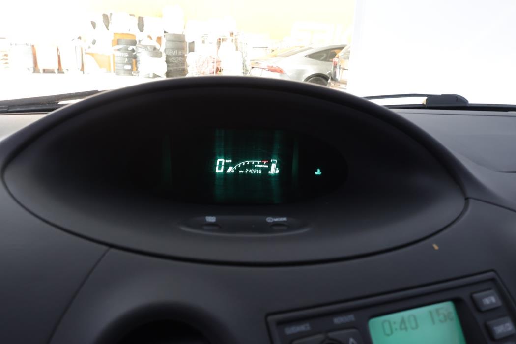 TOYOTA Yaris 2003
