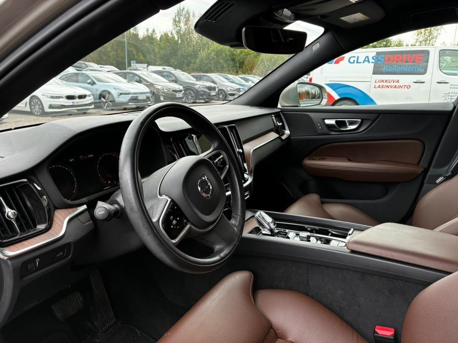 VOLVO V60 2021