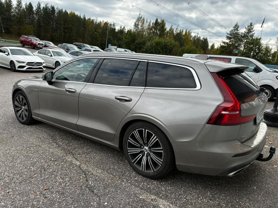VOLVO V60 2021