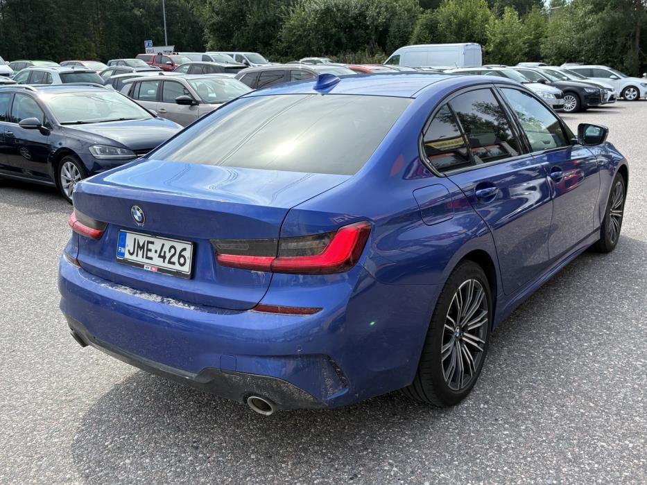 BMW 330 2019