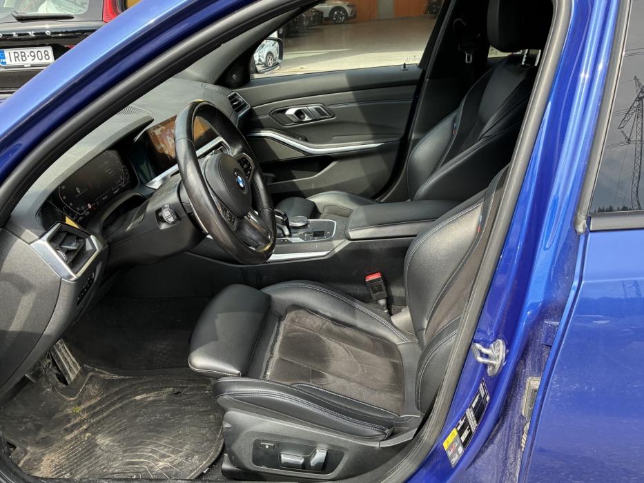 BMW 330 2019
