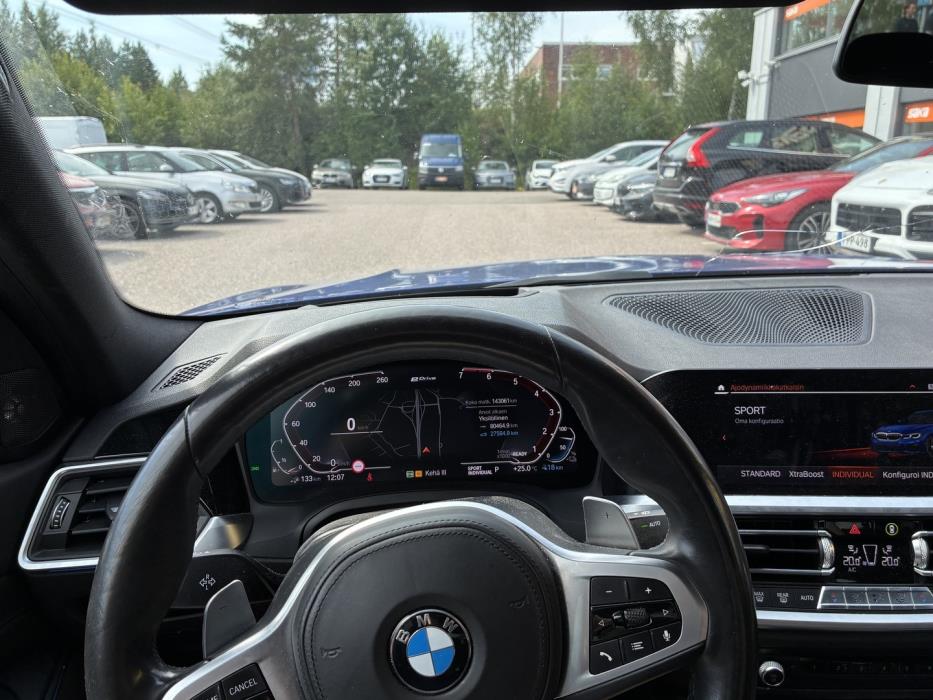 BMW 330 2019