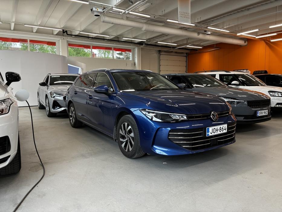 VOLKSWAGEN Passat 2024