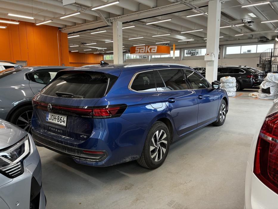 VOLKSWAGEN Passat 2024