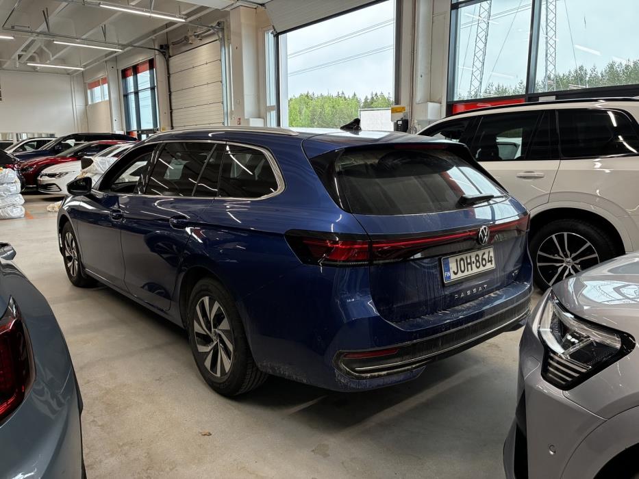 VOLKSWAGEN Passat 2024