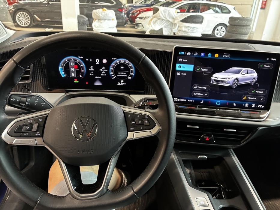 VOLKSWAGEN Passat 2024