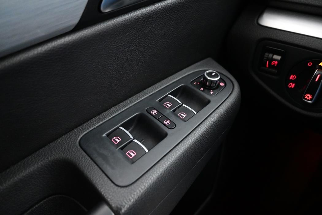 VOLKSWAGEN Sharan 2012