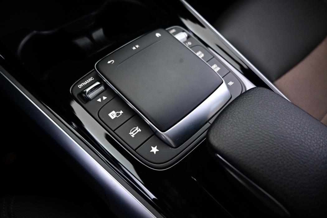 MERCEDES-BENZ EQB 2022