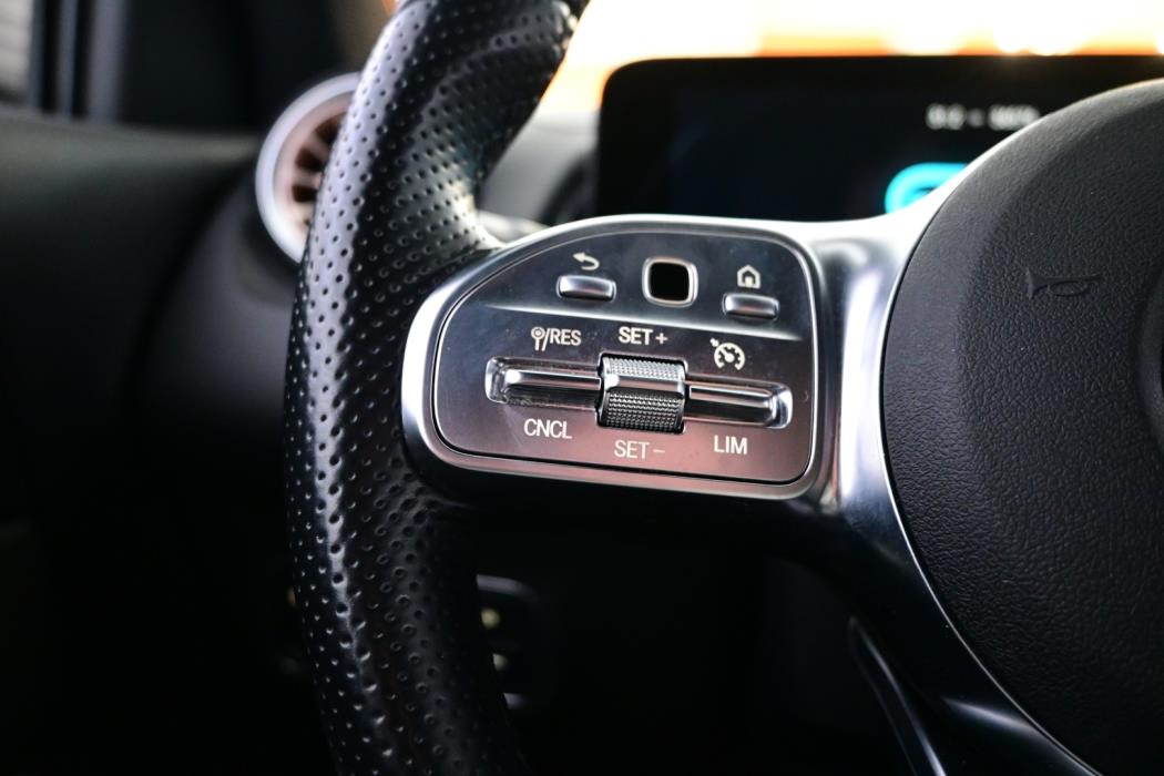 MERCEDES-BENZ EQB 2022