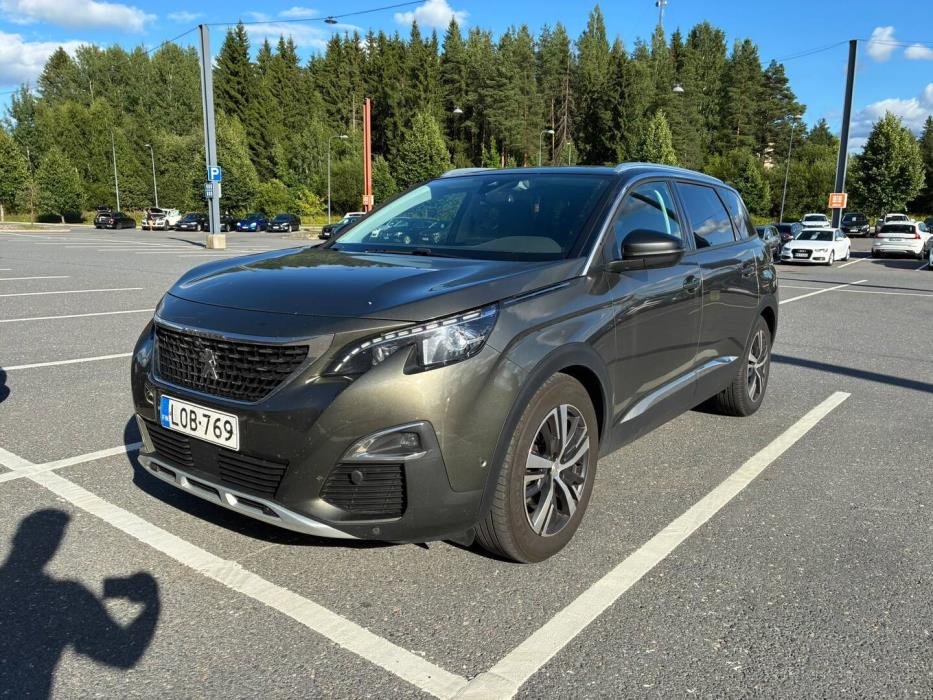 PEUGEOT 5008 2018