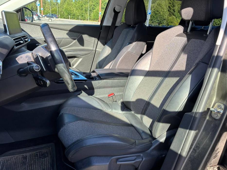PEUGEOT 5008 2018