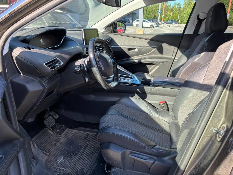 PEUGEOT 5008 2018