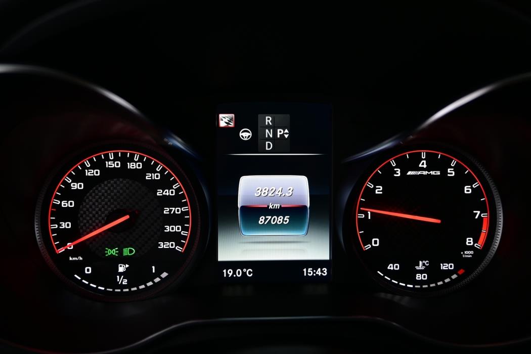 MERCEDES-BENZ C 63 AMG 2016