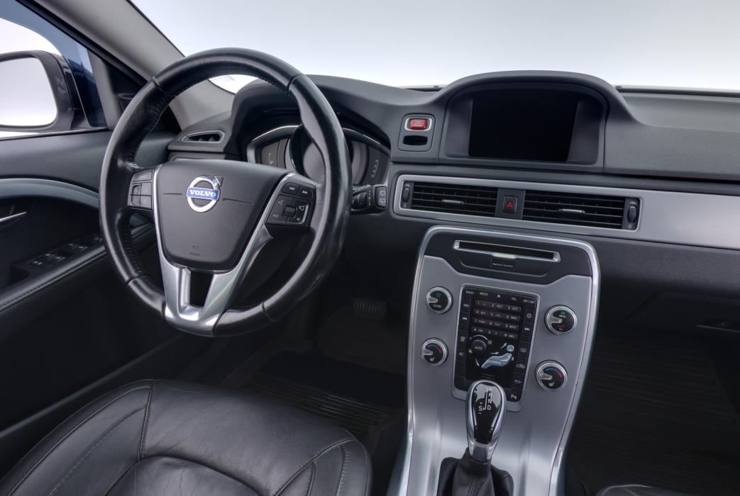 VOLVO V70 2015