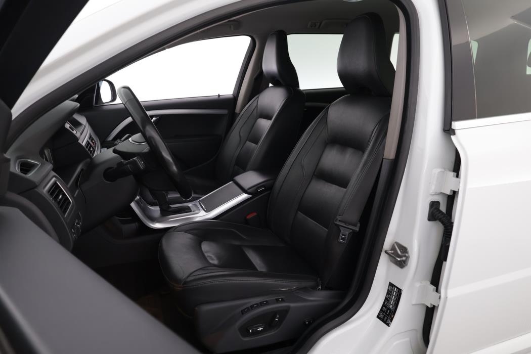 VOLVO V70 2015
