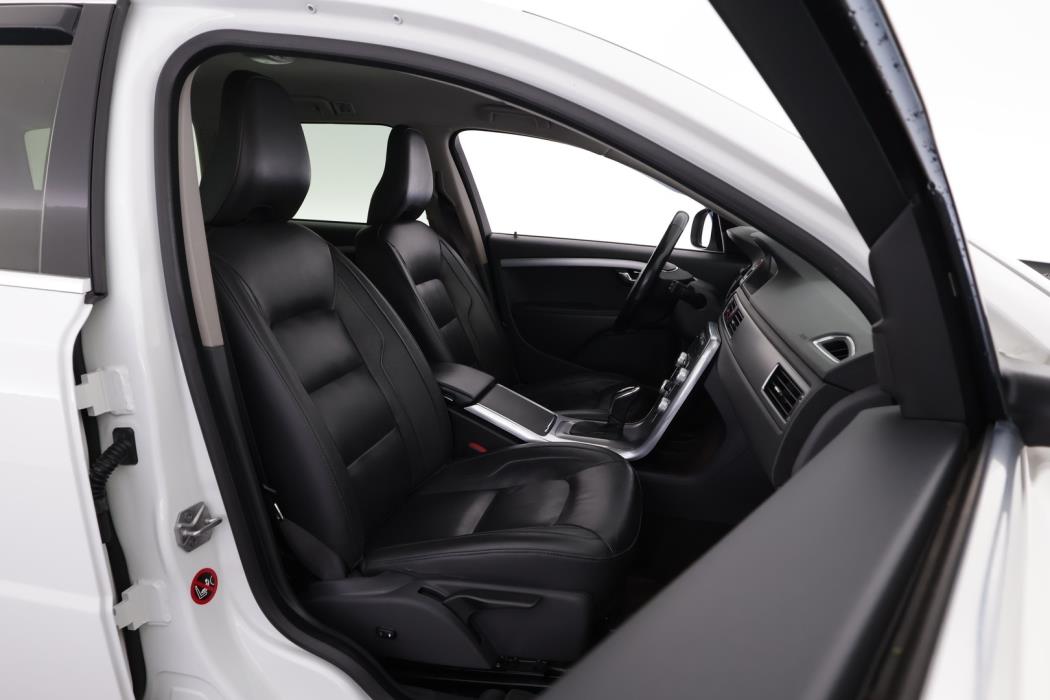 VOLVO V70 2015