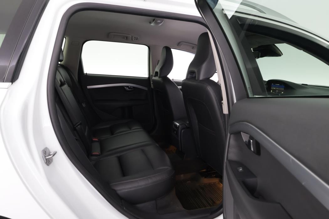 VOLVO V70 2015